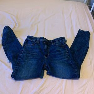 AMERICAN EAGLE JEANS SIZE 8 SHORT GENTLY USED